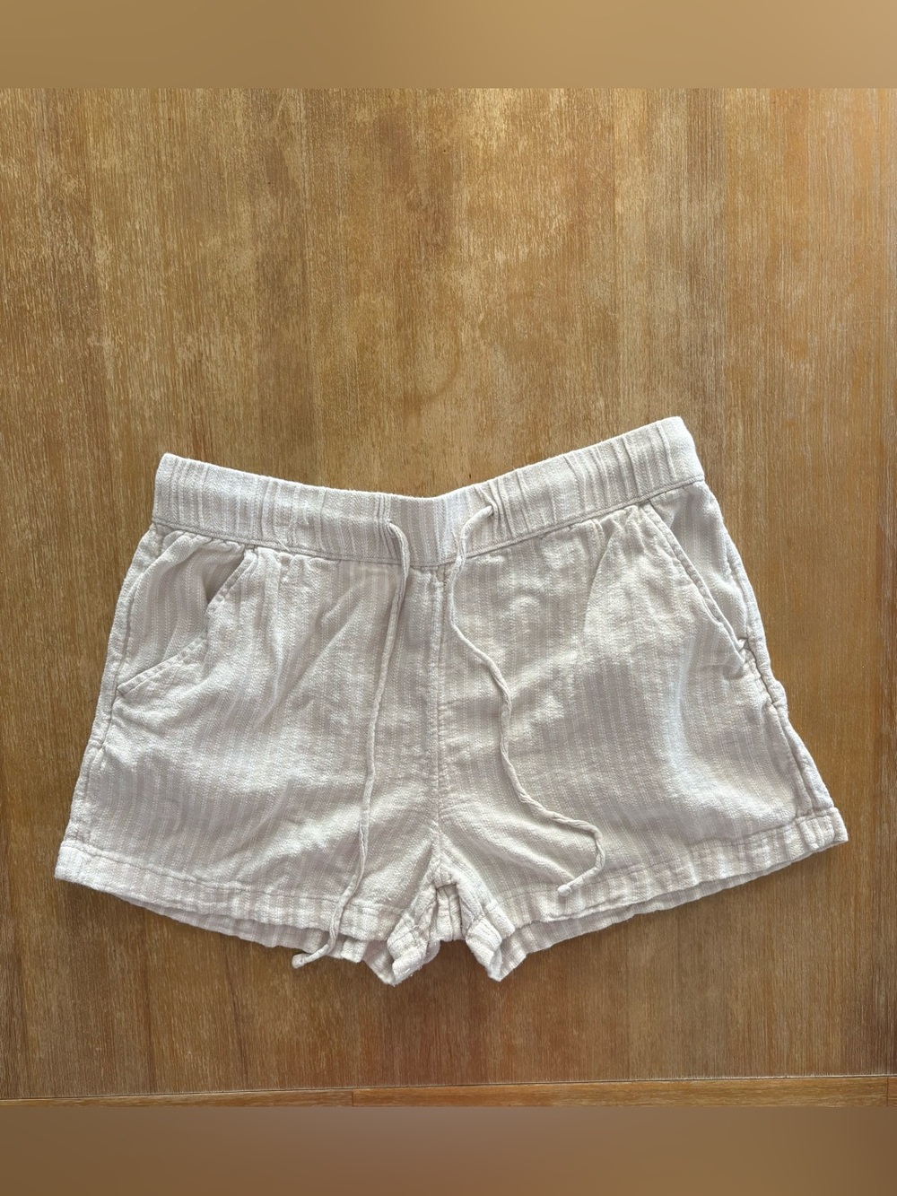 Time and tru linen blend shorts in beige and white stripe size large